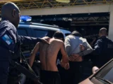Maricá: PM prende dois homens e apreende drogas e rádios transmissores em Ponta Negra