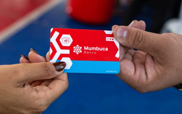 Novo cartão Mumbuca: beneficiários podem retirar documento no Banco Mumbuca do Centro