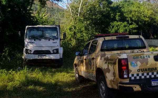 Guarda Municipal identifica retirada irregular de material em rio no Vale da Figueira