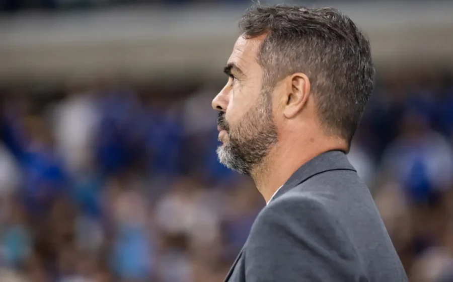 Artur Jorge trata duelo entre Flamengo e Cruzeiro como decisão antecipada na Libertadores